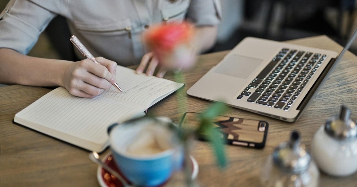 Come diventare copywriter freelance: il percorso onesto in 12-24 mesi