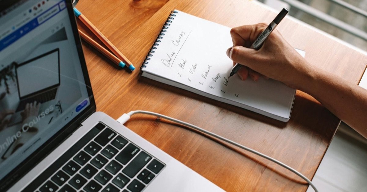Corso copywriter online: come scegliere senza buttare 200-2000€